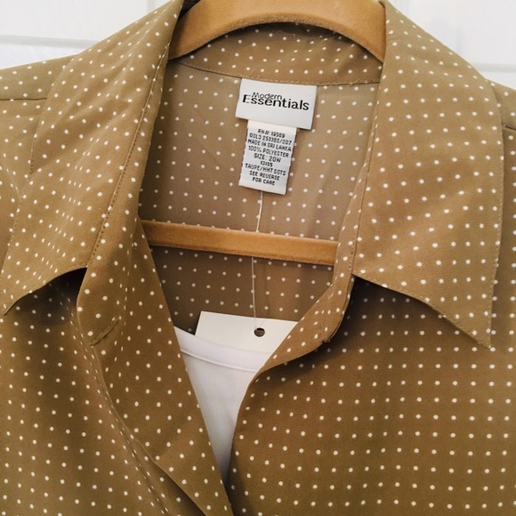 Modern Essentials, woman’s new blouse size29w - Picture 2 of 4